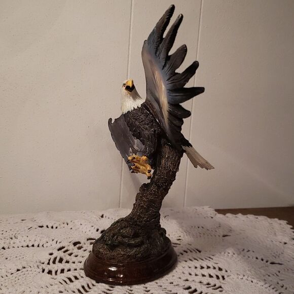 Bradford Exchange "Valley Kings" from Wings of Power Collection Eagle Statue - Picture 4 of 6
